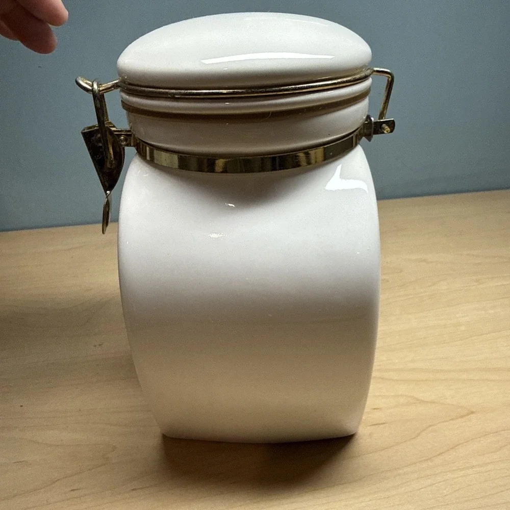 Vintage European Coffeehouse Collection White & Gold Ceramic Canister 8 3/8